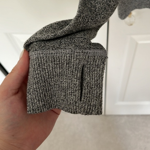 Women’s Roots Boston Gray Sweatshirt Size Small - Picture 2 of 8